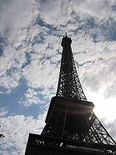 Parijs Eiffeltoren met mooie wolkenlucht